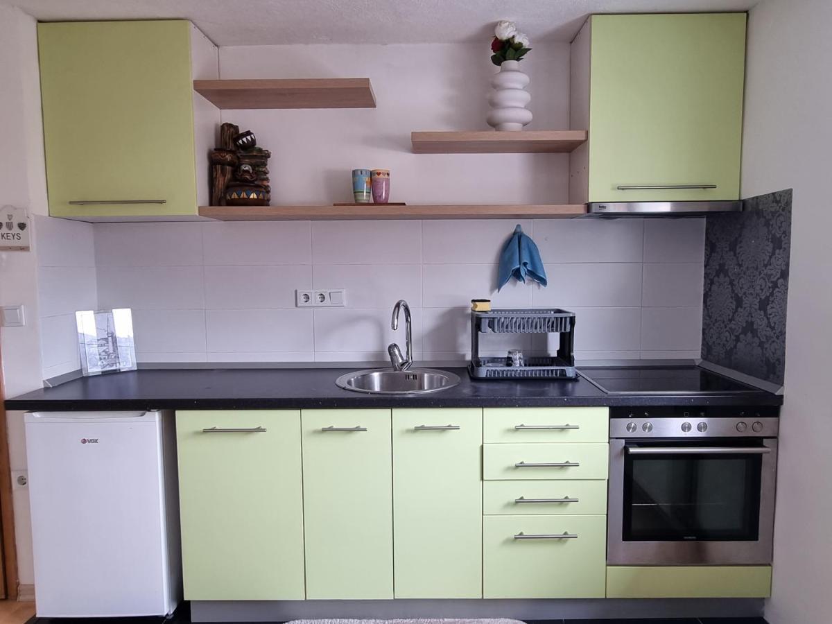 Green Hill + Free Garage Сараево Экстерьер фото